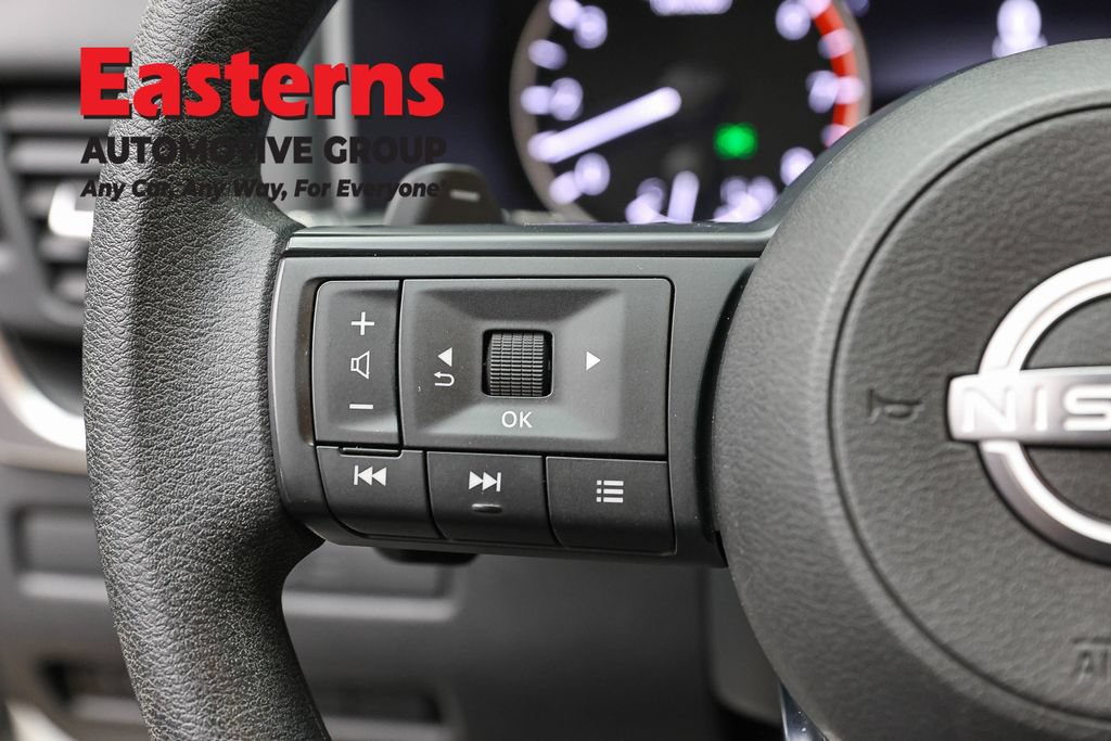 Used 2023 Nissan Rogue S AWD/4WD image 14