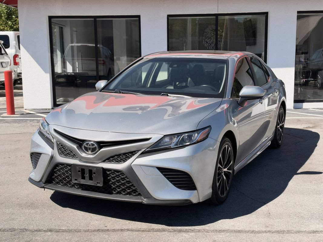 Used 2018 Toyota Camry SE w/ Moonroof Package FWD image 10