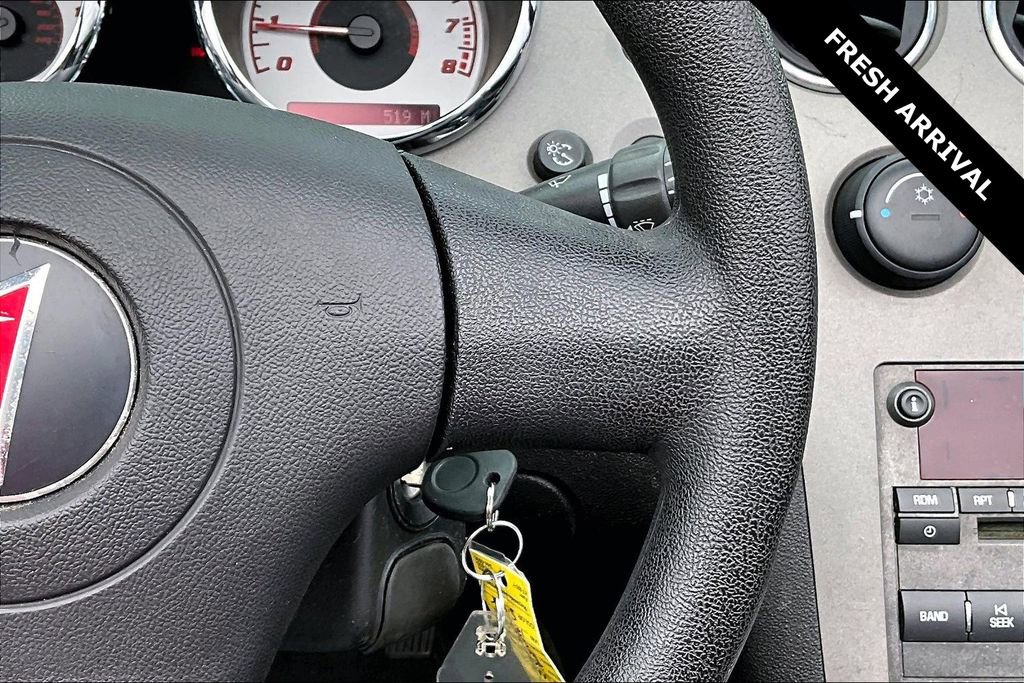 Used 2007 Pontiac Solstice Convertible image 11