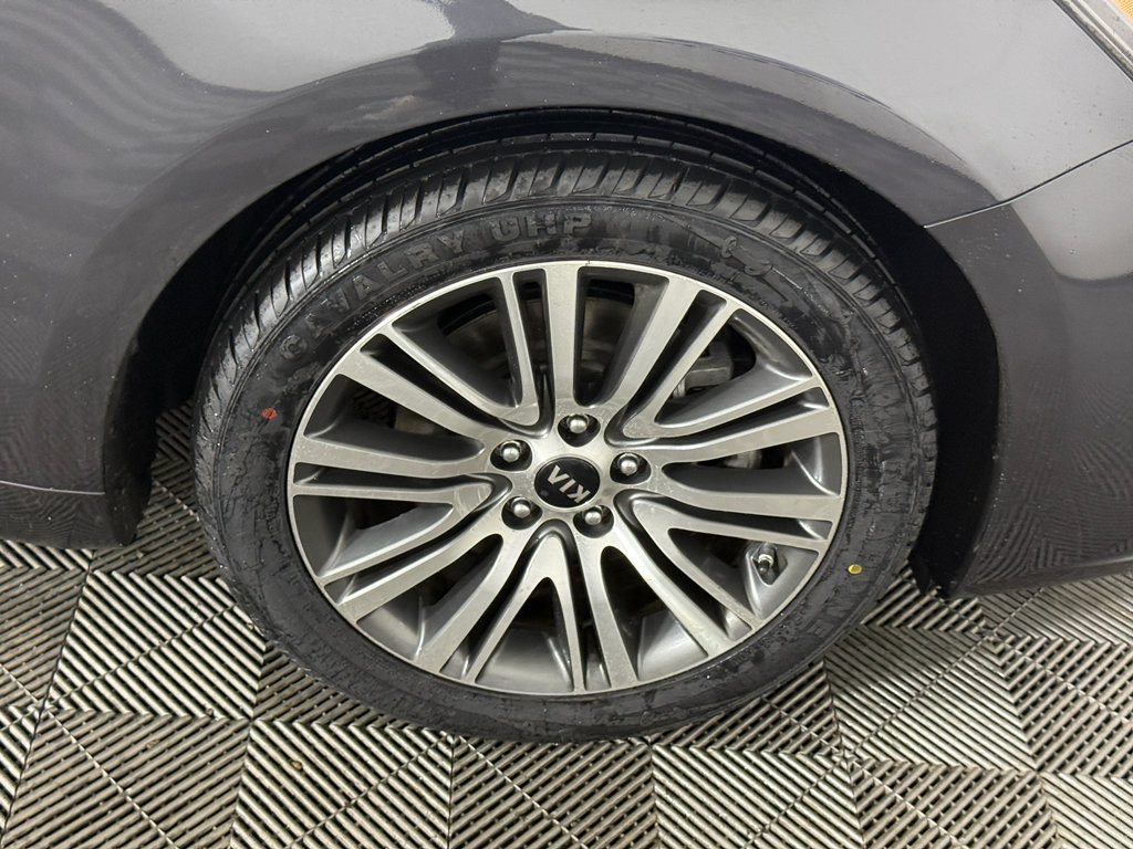 Used 2018 Kia Cadenza Technology image 12