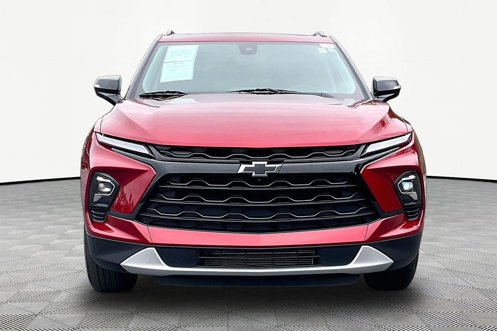 Used 2023 Chevrolet Blazer LT w/ Sound & Technology Package FWD image 2