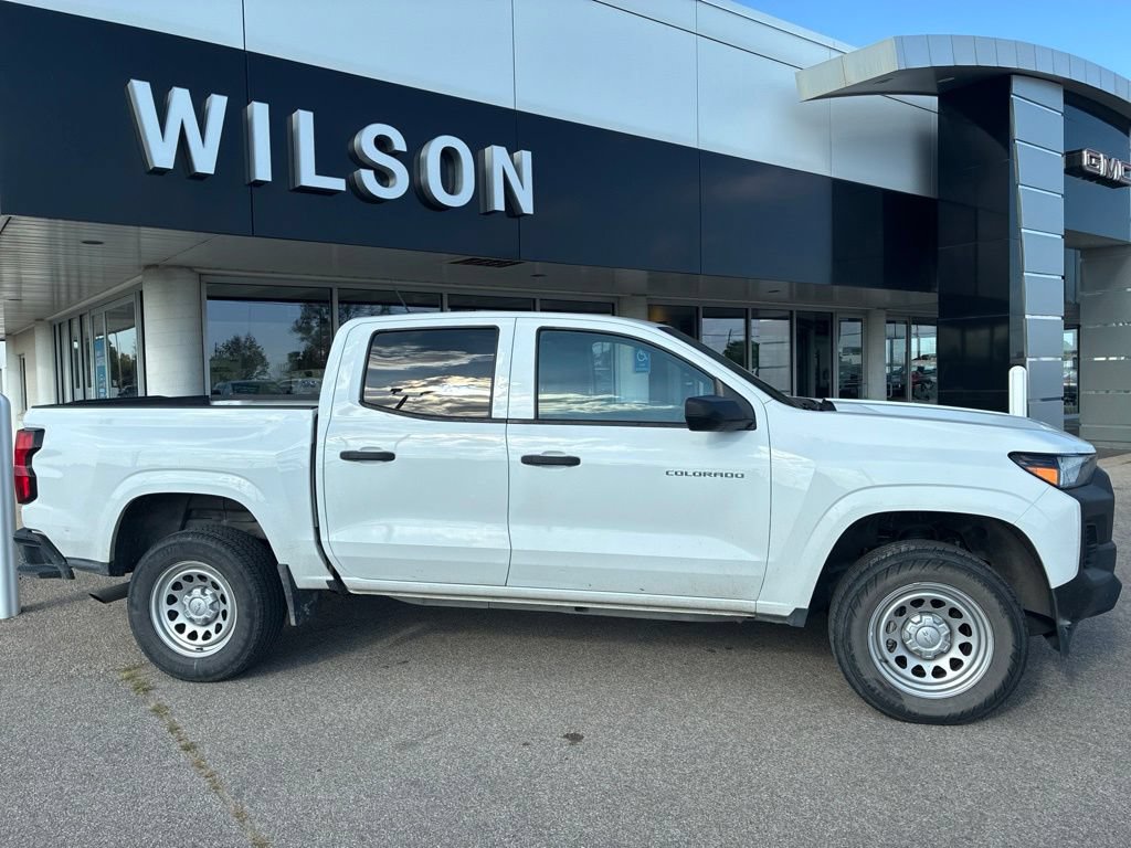 Used 2023 Chevrolet Colorado W/T RWD image 2