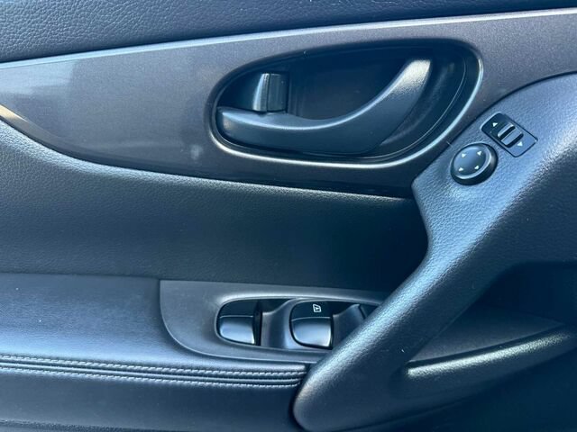 Used 2019 Nissan Rogue S FWD image 11