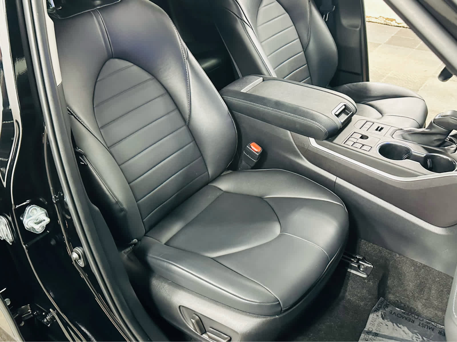 Used 2023 Toyota Highlander XLE AWD/4WD image 24