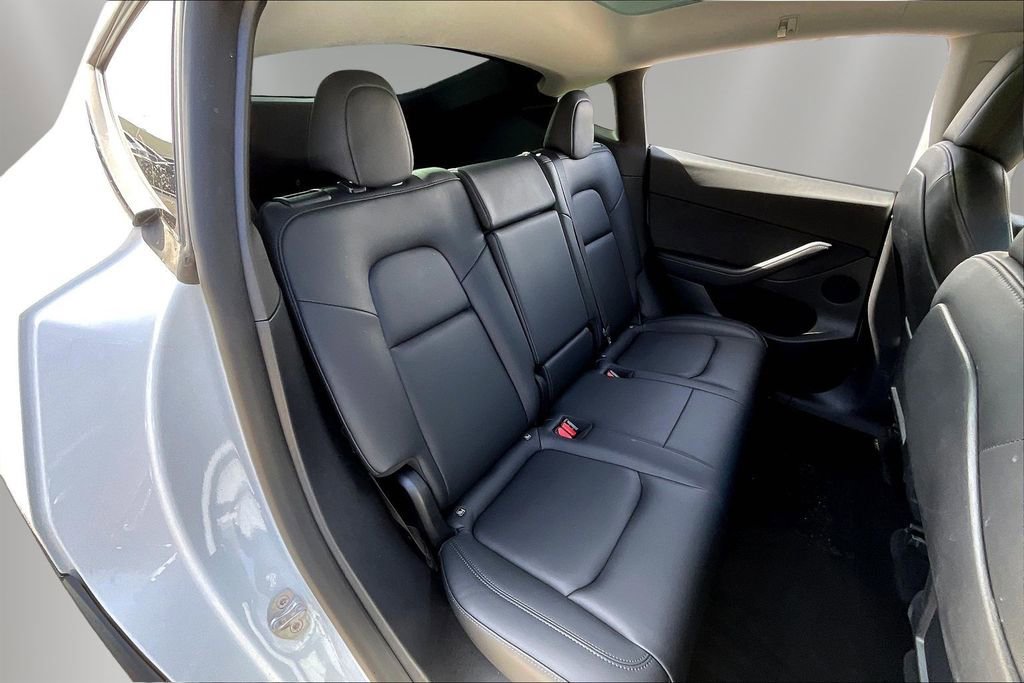 Used 2021 Tesla Model Y Long Range image 24