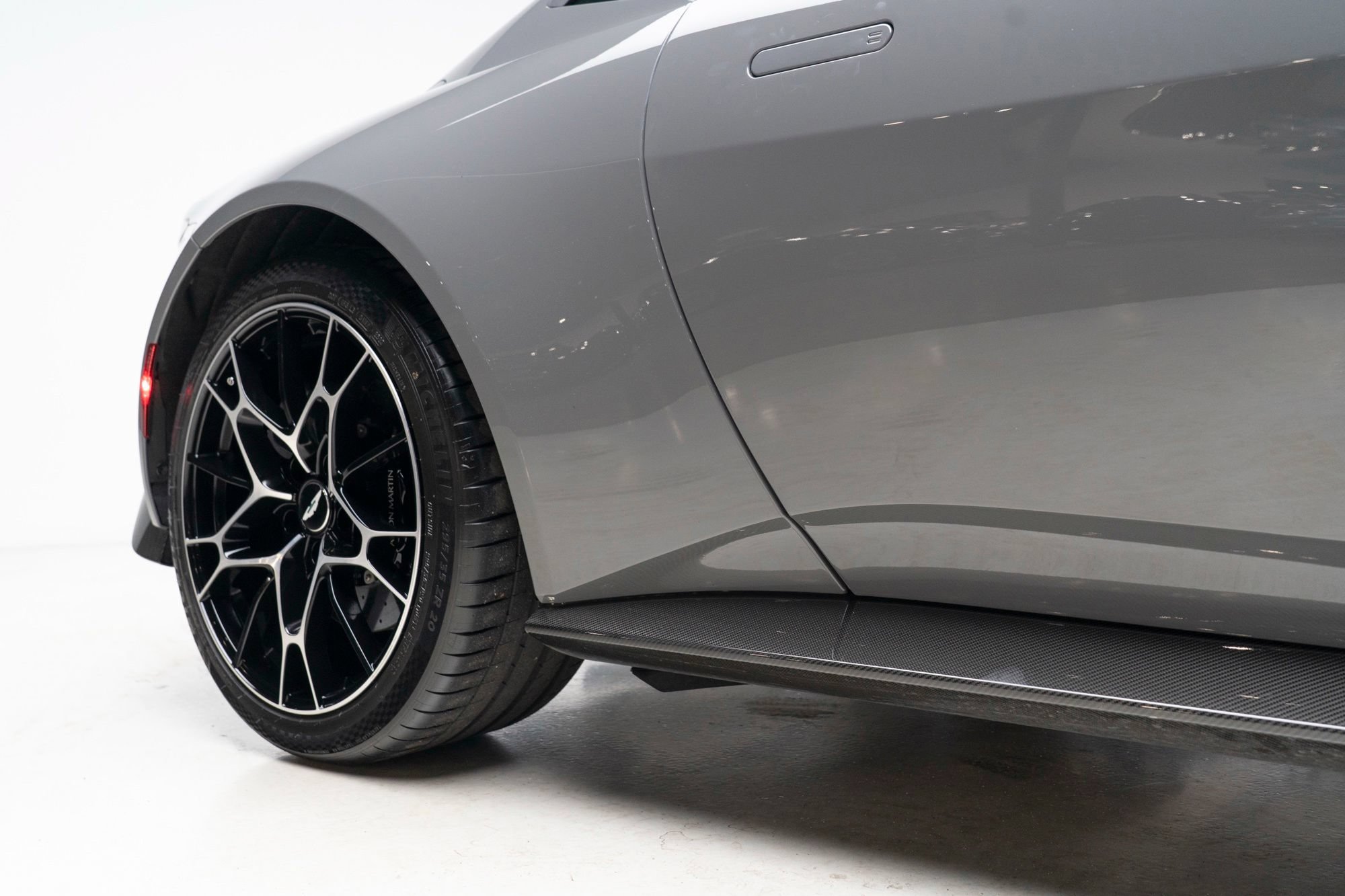 Used 2020 Aston Martin V8 Vantage AMR RWD image 82