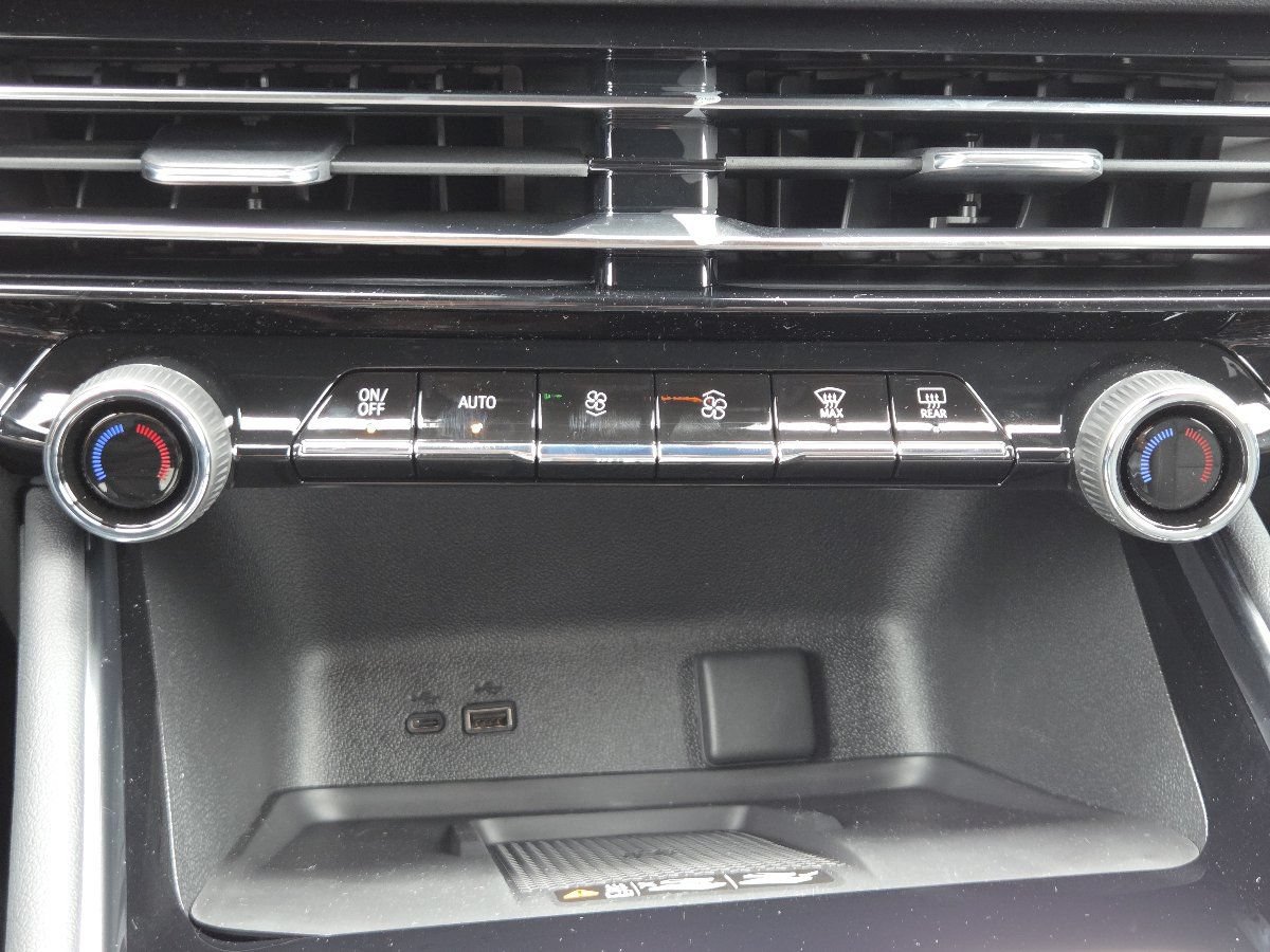 New 2027 Chevrolet Traverse LT FWD image 38