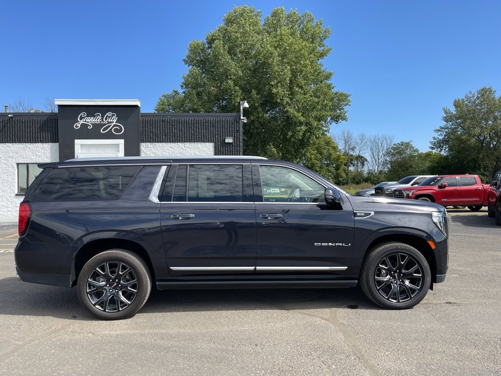 Used 2023 GMC Yukon XL Denali w/ Max Trailering Package image 3