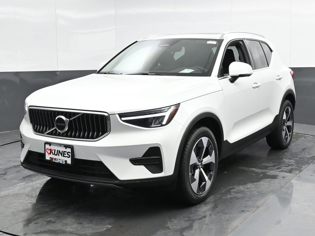New 2025 Volvo XC40 B5 Core w/ Protection Package Premier image 5