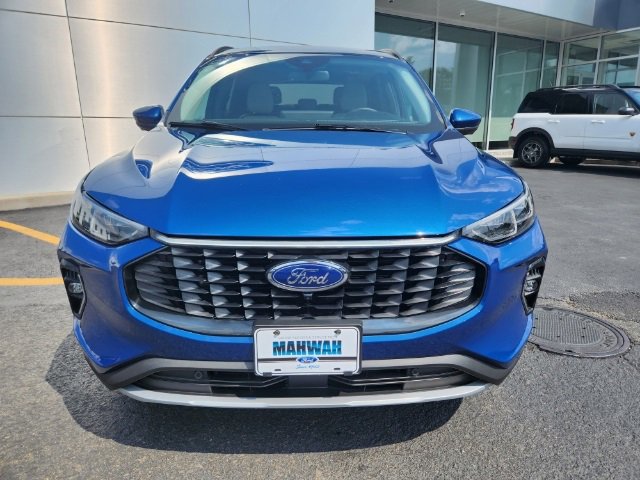 Used 2023 Ford Escape Platinum w/ Premium Technology Package image 11