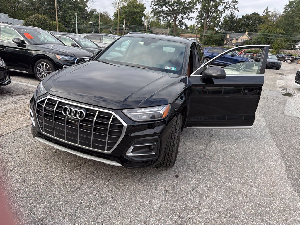 Used 2021 Audi Q5 2.0T Premium Plus w/ Premium Plus Package AWD/4WD image 2
