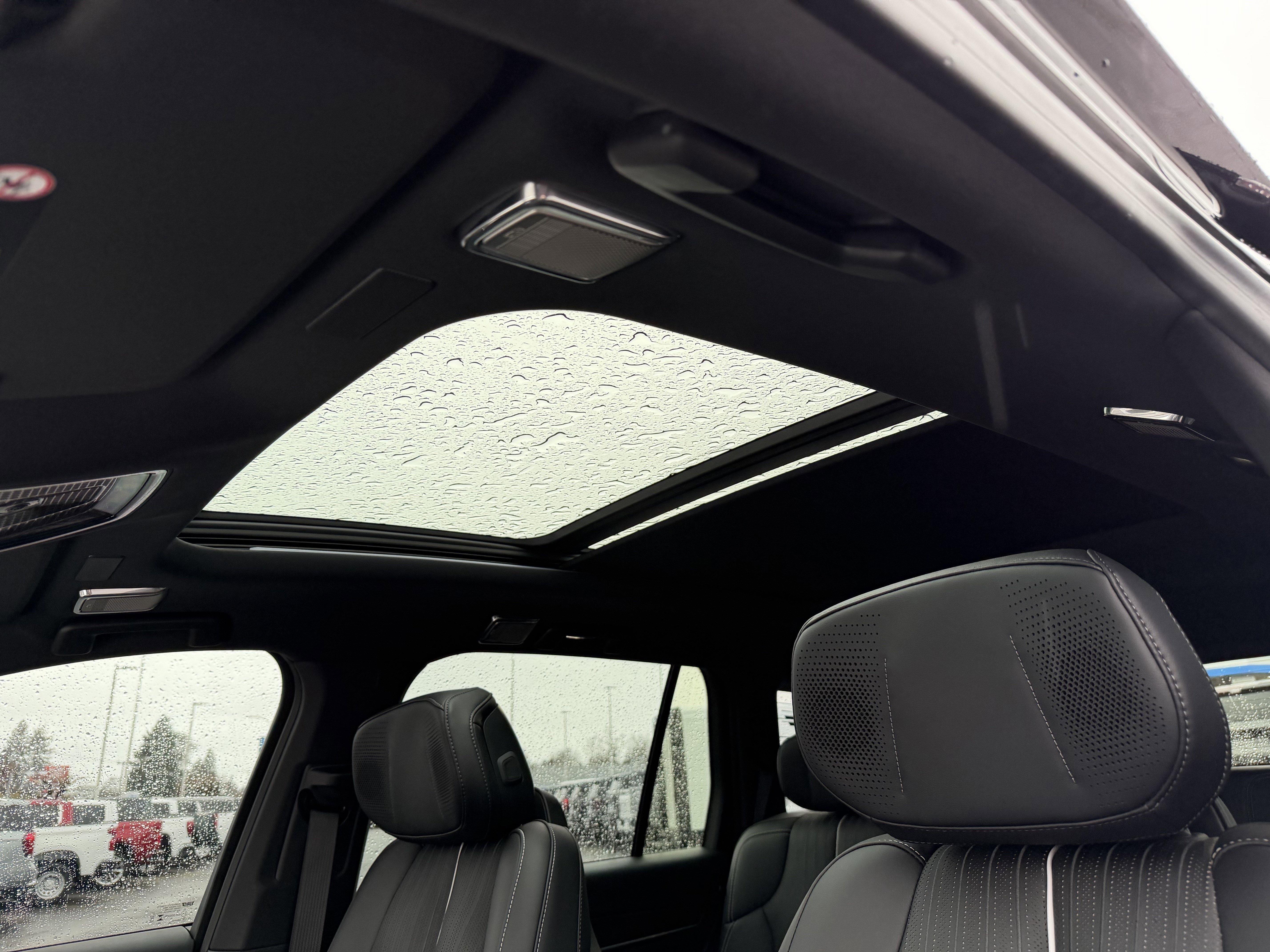 Used 2026 Cadillac Vistiq Luxury image 16