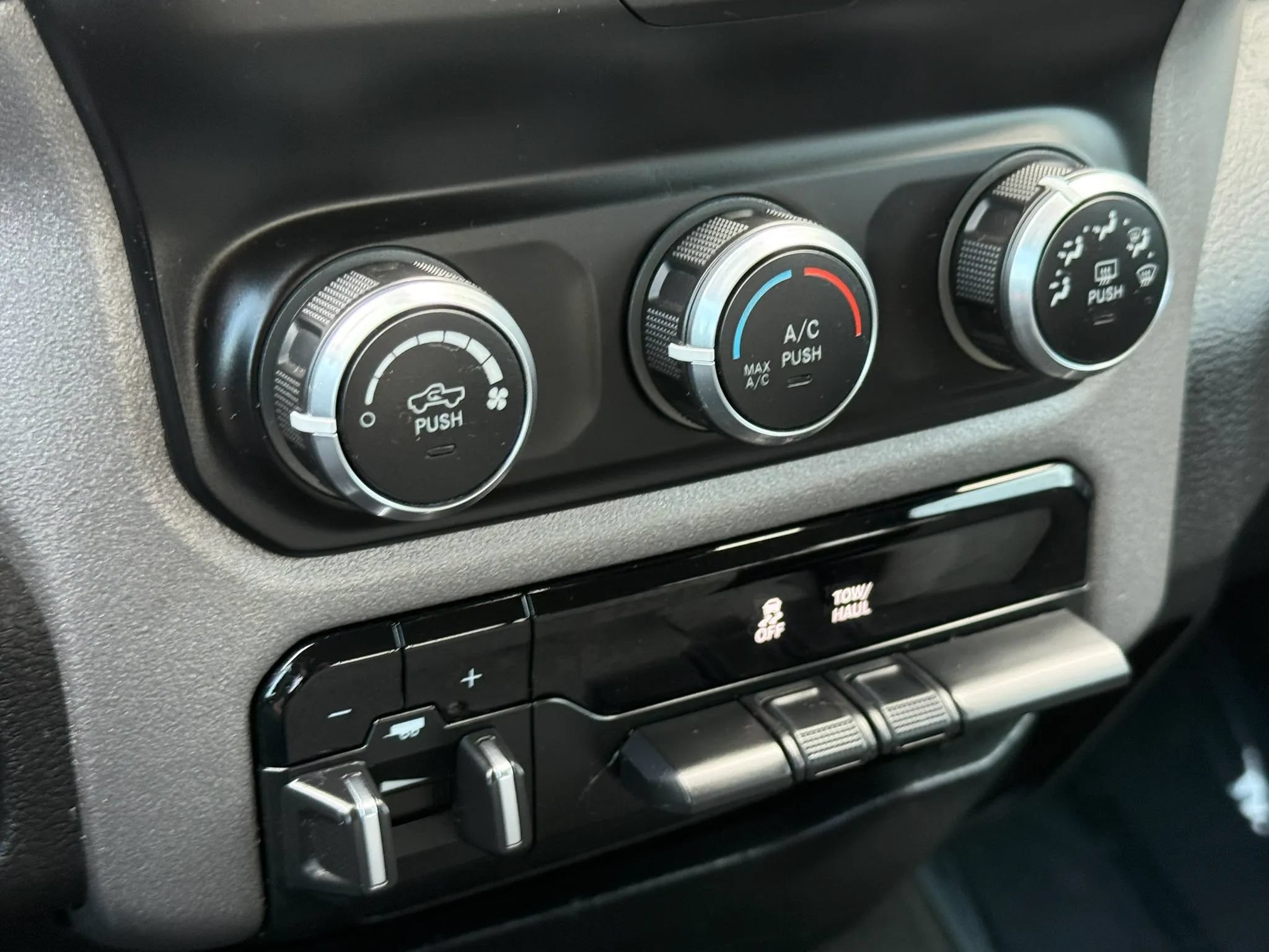 Used 2019 RAM 1500 Big Horn AWD/4WD image 33