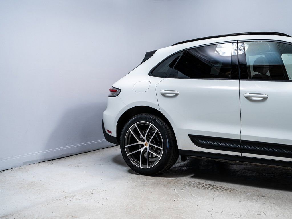 Certified 2025 Porsche Macan image 11