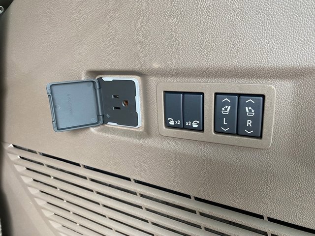 New 2026 GMC Yukon Denali w/ Advanced Technology Package image 25