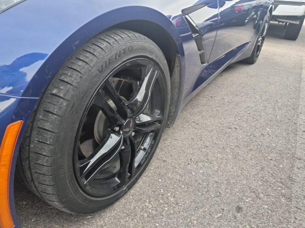 Used 2017 Chevrolet Corvette Stingray Coupe w/ 1LT RWD image 7