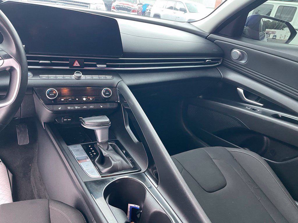 Used 2024 Hyundai Elantra SEL w/ Convenience Package FWD image 18