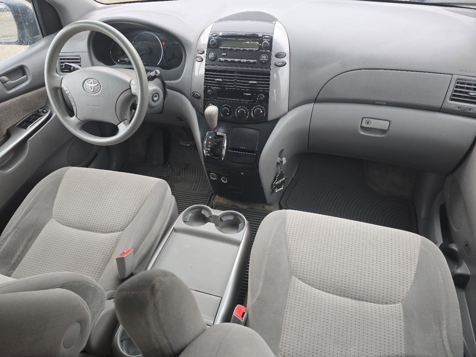 Used 2010 Toyota Sienna LE FWD image 14