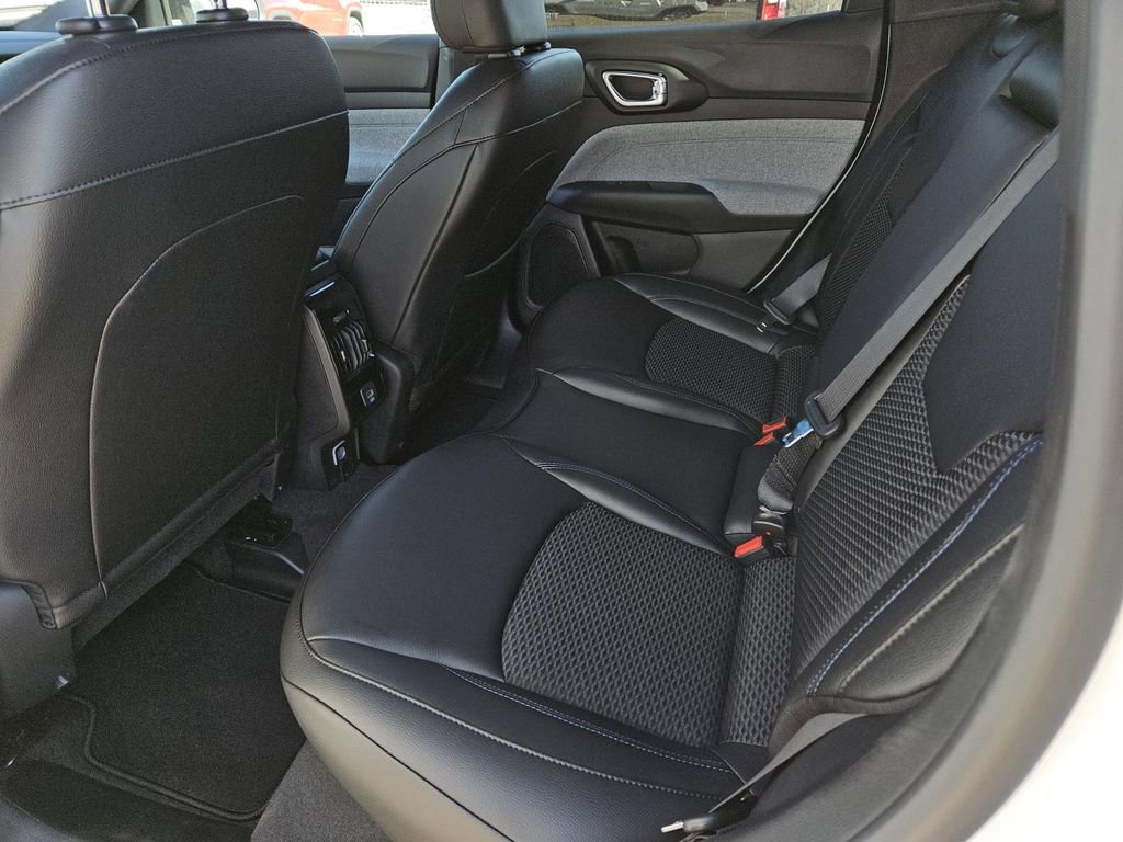 New 2026 Jeep Compass Latitude image 24