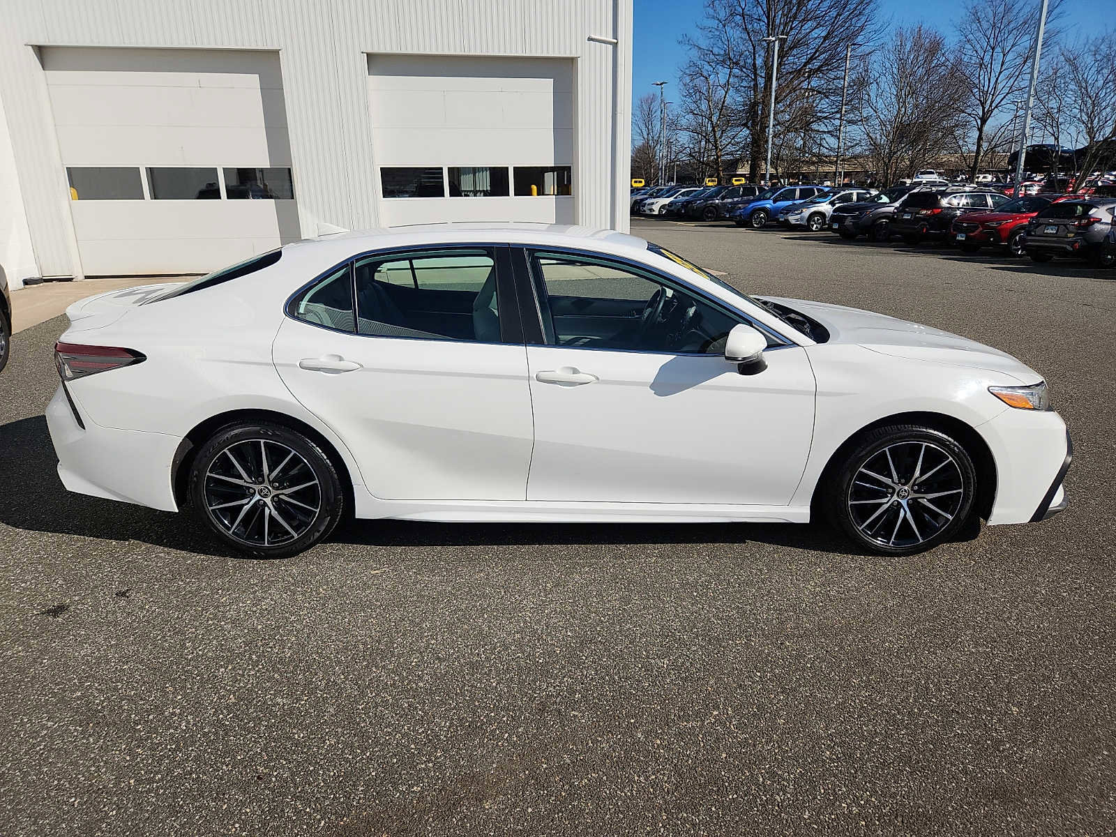 Used 2021 Toyota Camry SE image 7