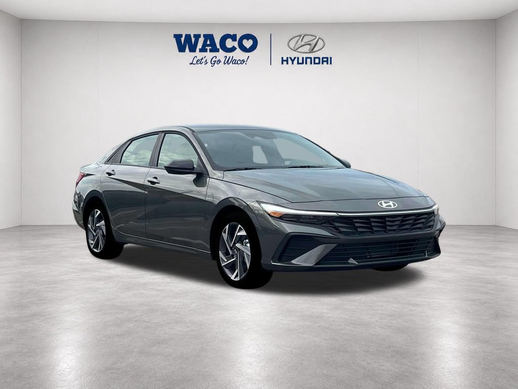 Used 2025 Hyundai Elantra Sport FWD image 11