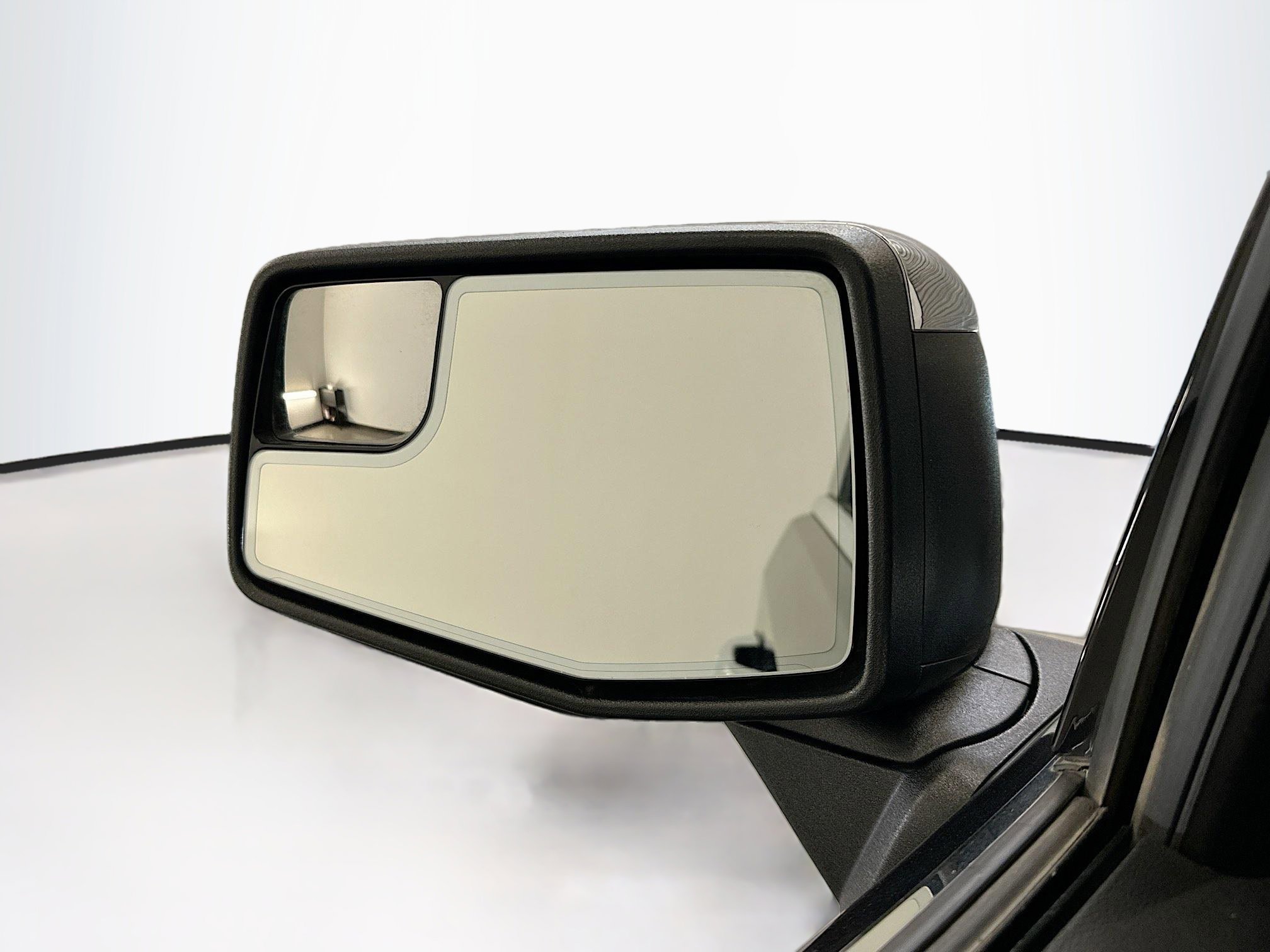 Used 2025 GMC Sierra 1500 SLT image 16