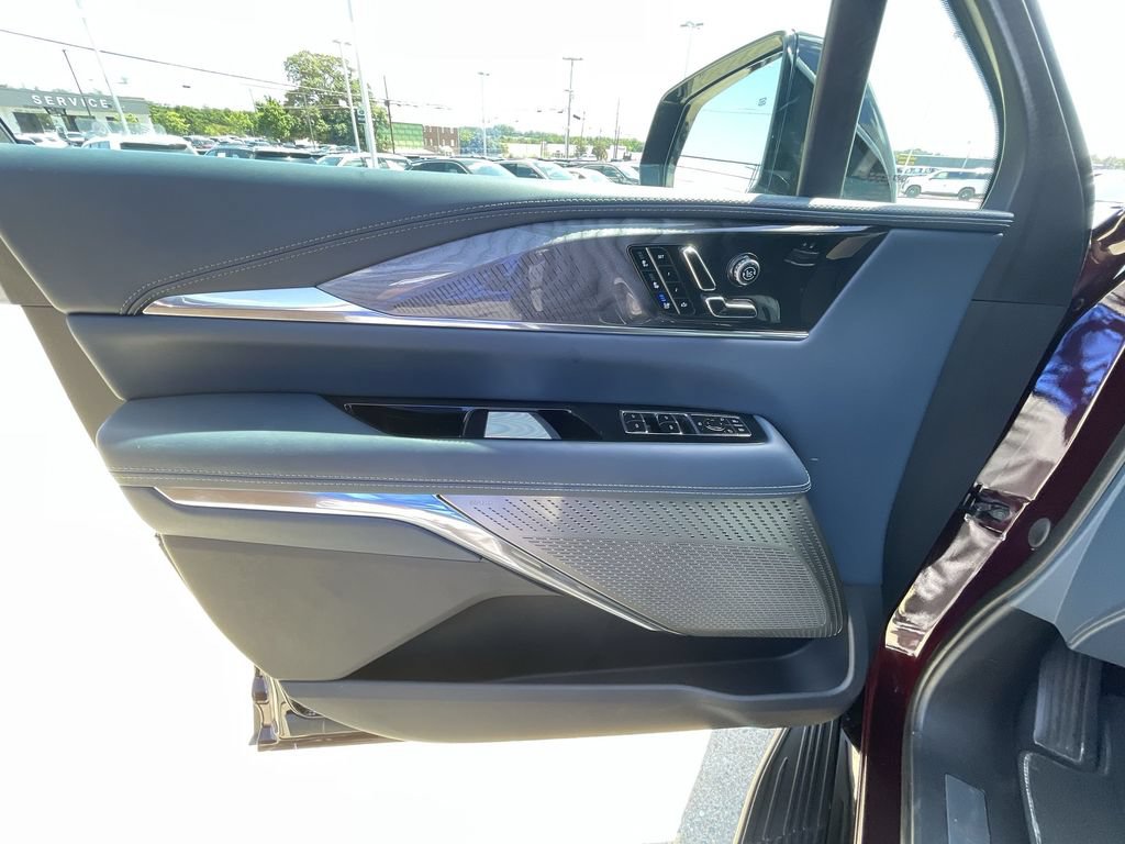 Used 2025 Cadillac Escalade IQ Luxury 2 w/ LPO, Premium Carpet Package AWD/4WD image 21