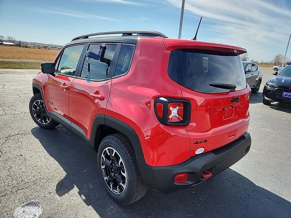 Used 2023 Jeep Renegade Trailhawk AWD/4WD image 9