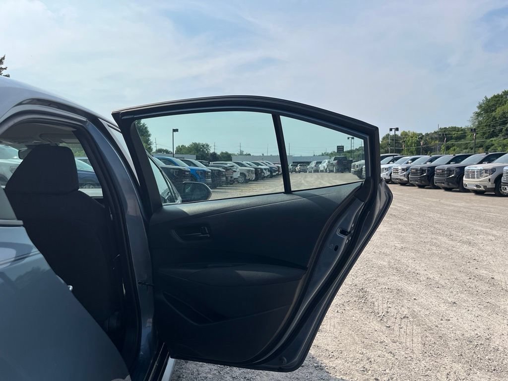Used 2022 Toyota Corolla LE w/ LE Convenience Package FWD image 30