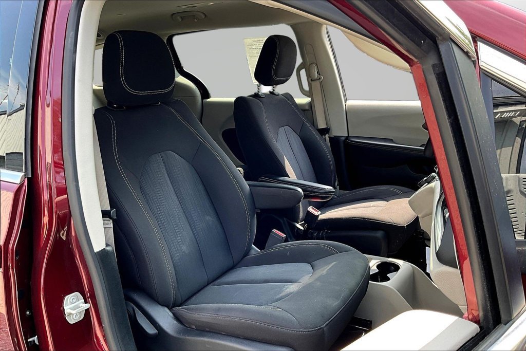 Used 2023 Chrysler Voyager LX FWD image 24