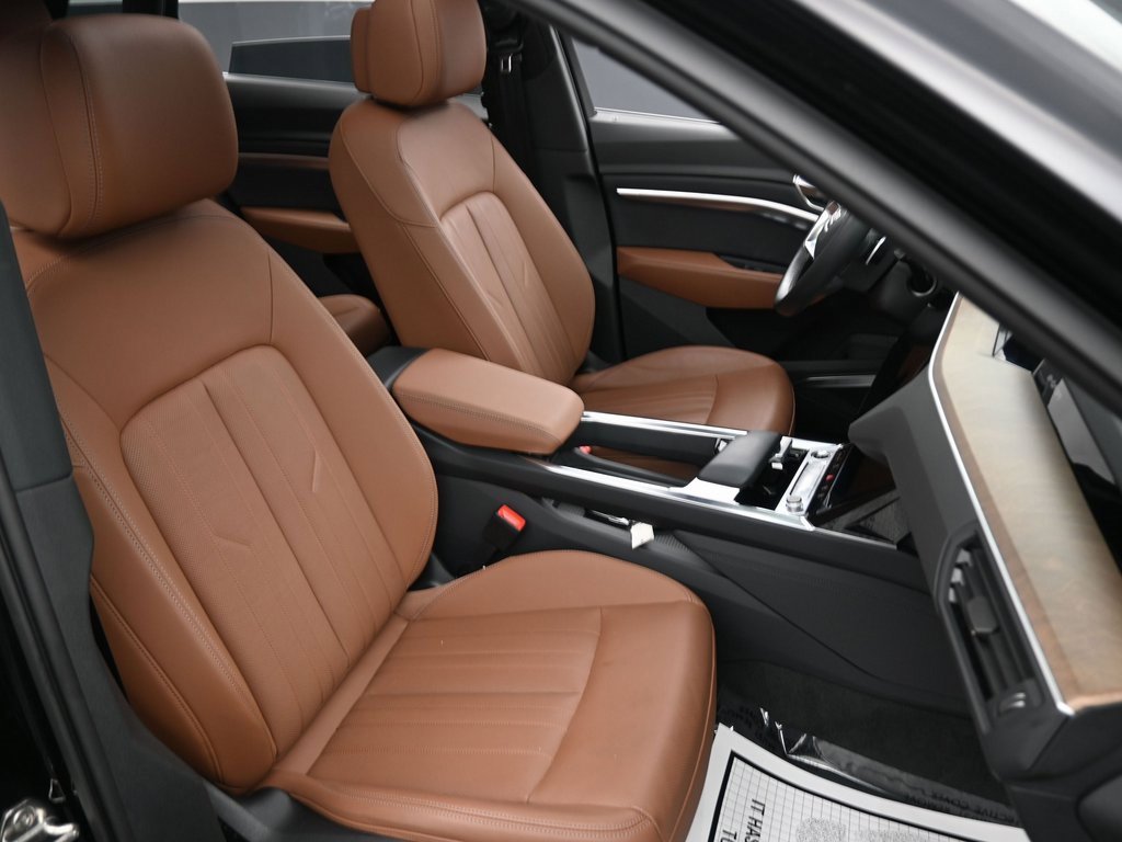 Used 2024 Audi Q8 e-tron Premium Plus image 43