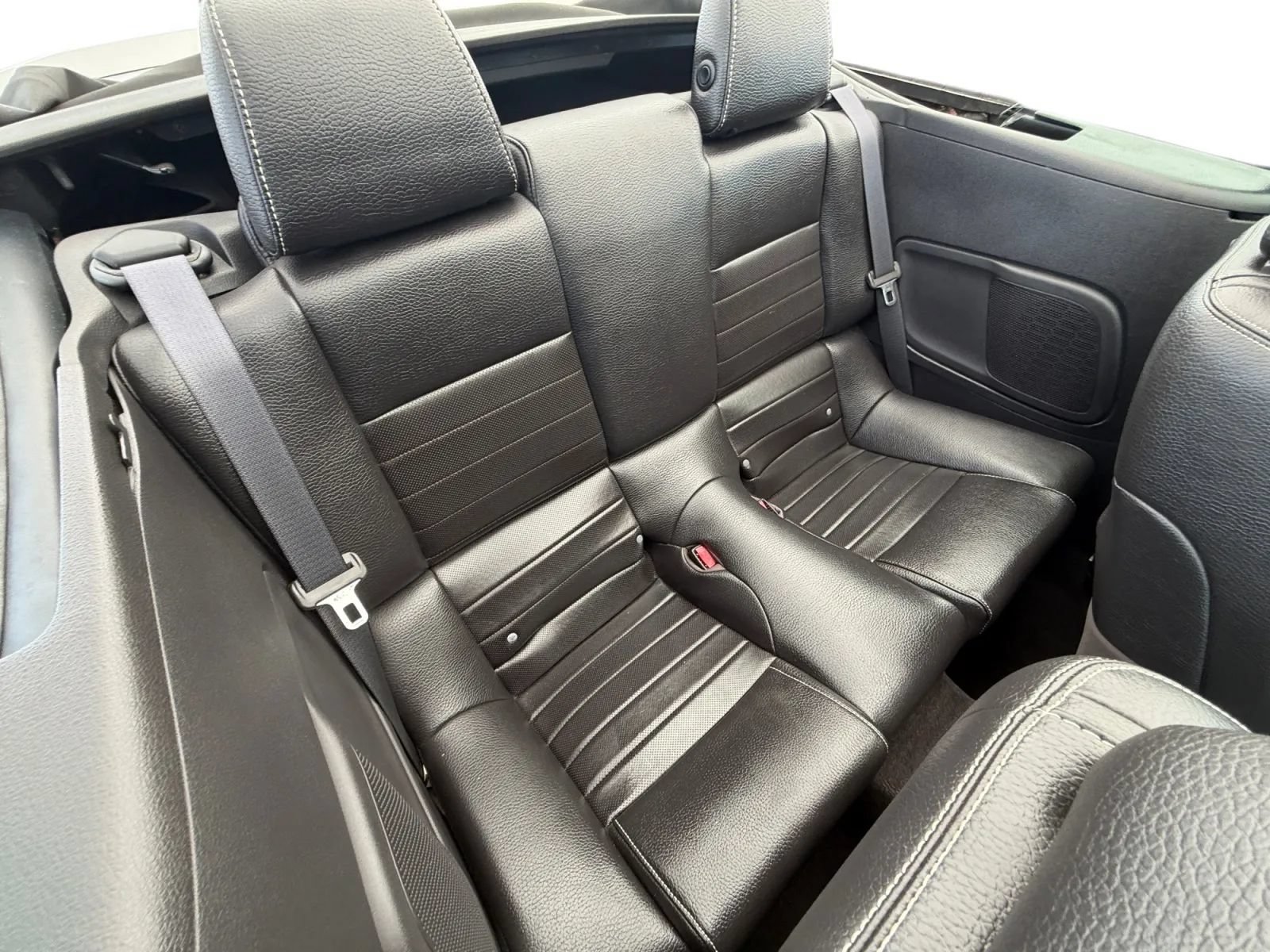 Used 2011 Ford Mustang Premium w/ 202A Rapid Spec Order Code RWD image 26