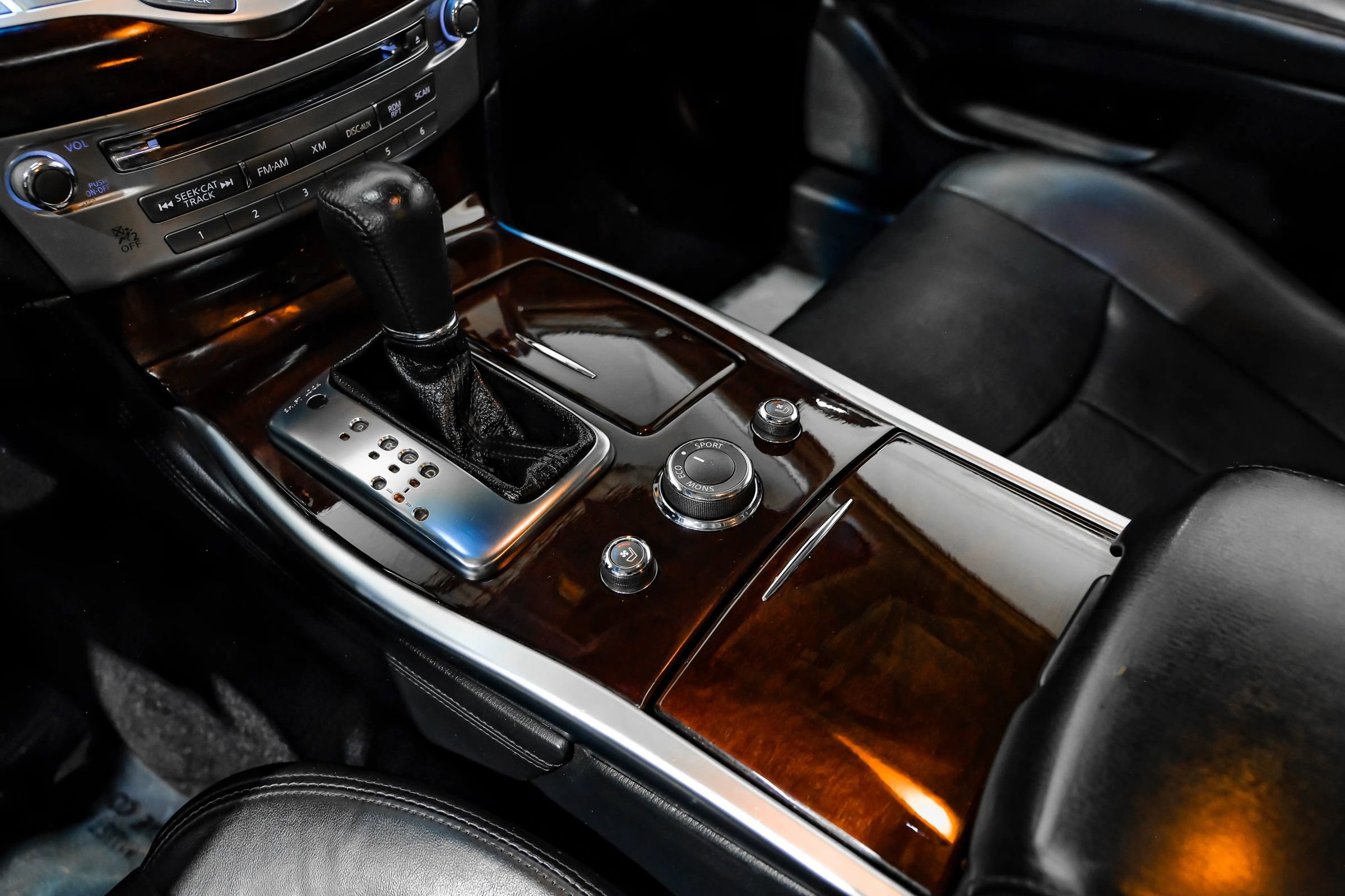 Used 2015 INFINITI Q70 L 3.7 w/ Technology Package image 33