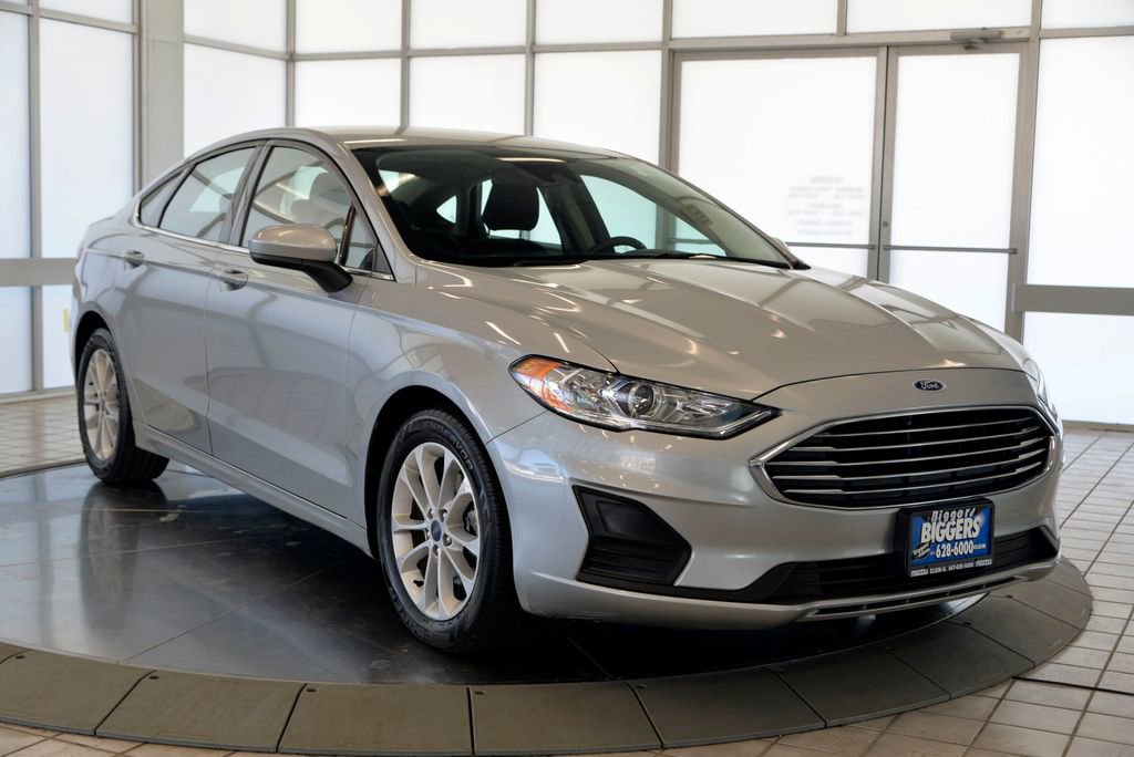 Used 2020 Ford Fusion SE image 2