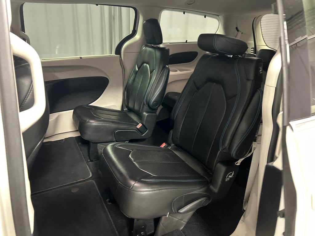Used 2021 Chrysler Pacifica Touring-L FWD image 21