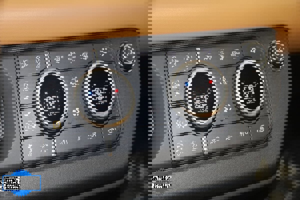 Used 2024 Land Rover Defender 110 X-Dynamic SE image 26