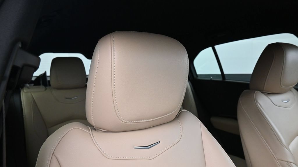 Certified 2024 Cadillac XT4 Luxury FWD image 18