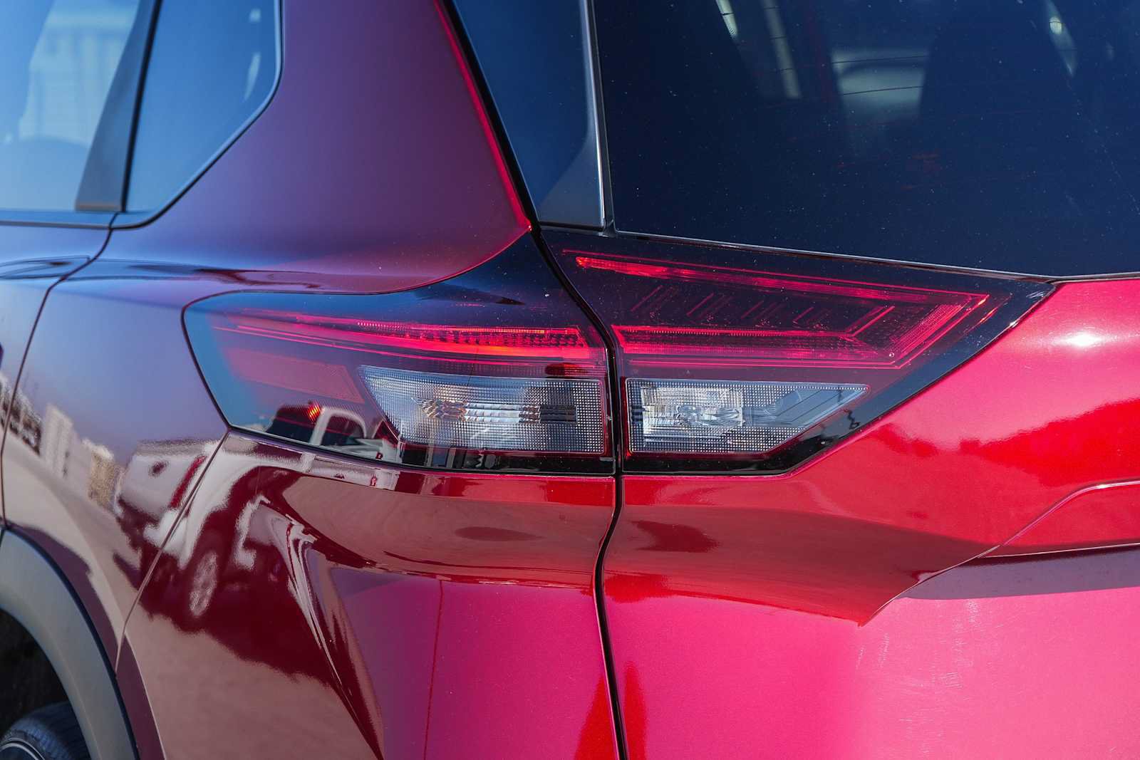 Used 2024 Nissan Rogue SV w/ SV Premium Package FWD image 9