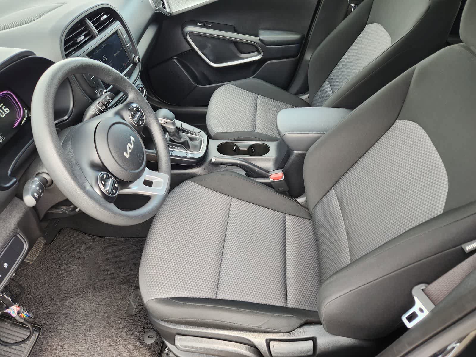 Certified 2025 Kia Soul LX w/ LX Technology Package FWD image 13