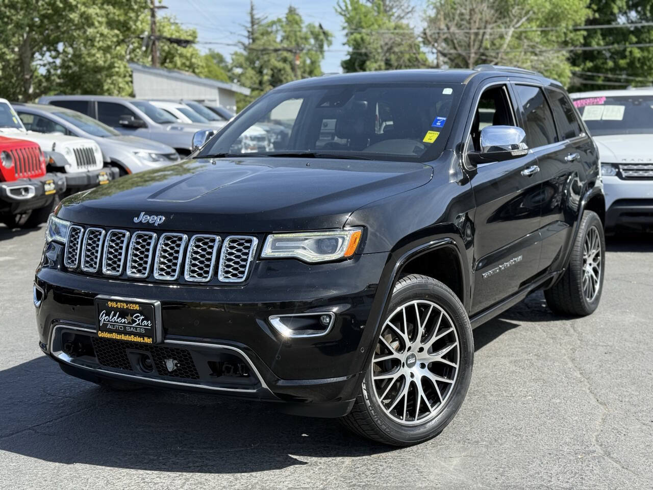 Used 2017 Jeep Grand Cherokee Overland w/ Jeep Active Safety Group AWD/4WD image 1