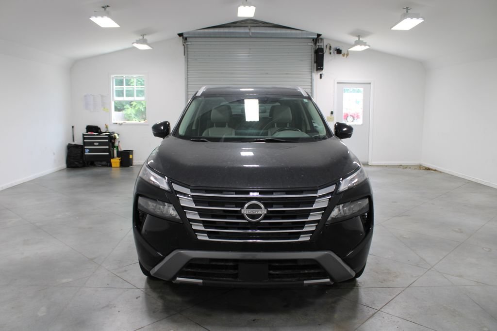 Used 2024 Nissan Rogue SL FWD image 3