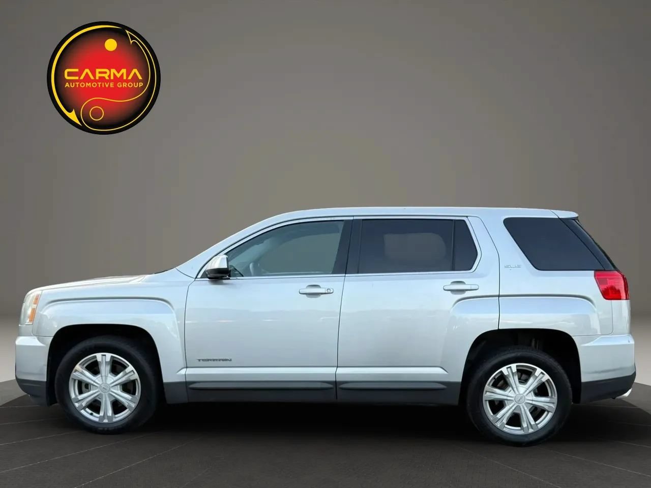 Used 2017 GMC Terrain SLE FWD image 2