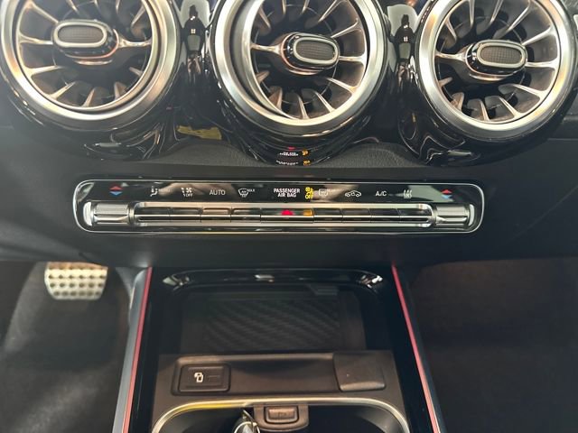 Used 2022 Mercedes-Benz EQB 300 4MATIC image 23