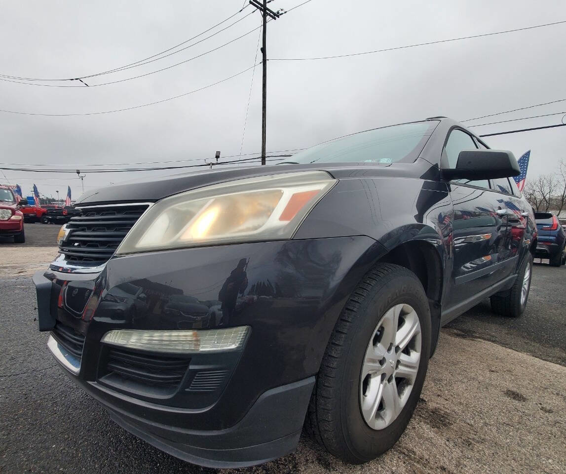 Used 2014 Chevrolet Traverse LS FWD image 1