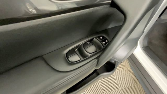 Used 2020 Nissan Rogue S FWD image 18