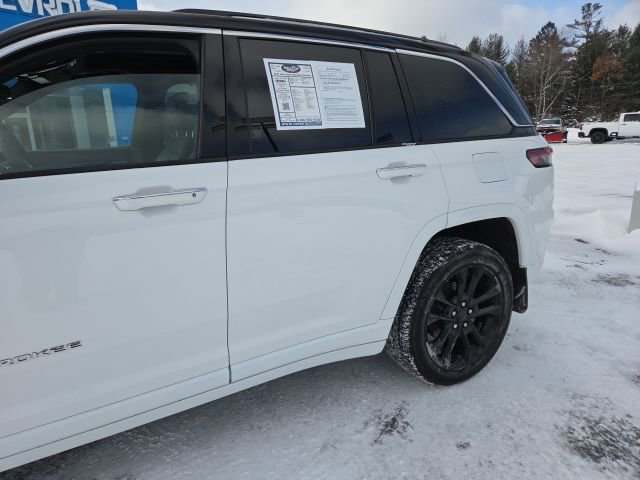 Used 2023 Jeep Grand Cherokee Overland w/ Luxury Tech Group IV image 39