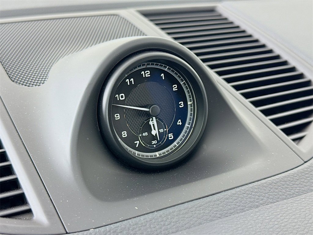 Used 2025 Porsche Macan image 17