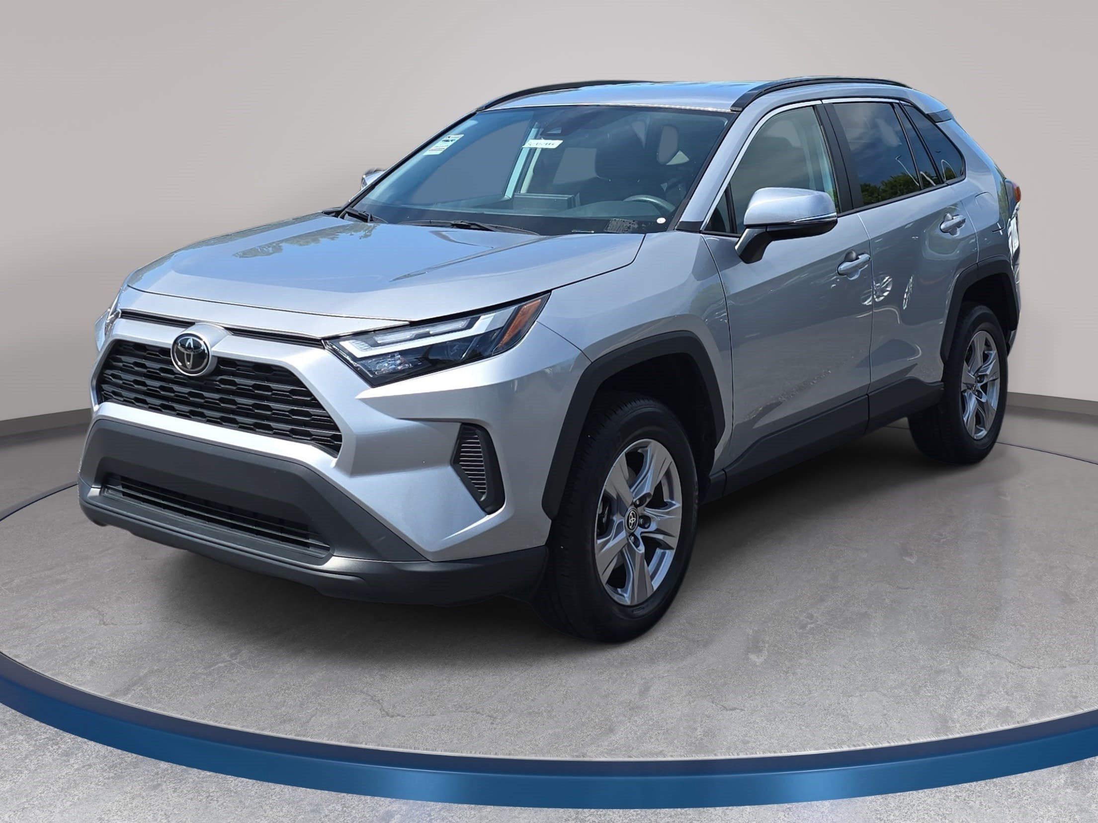 Used 2025 Toyota RAV4 XLE FWD image 1