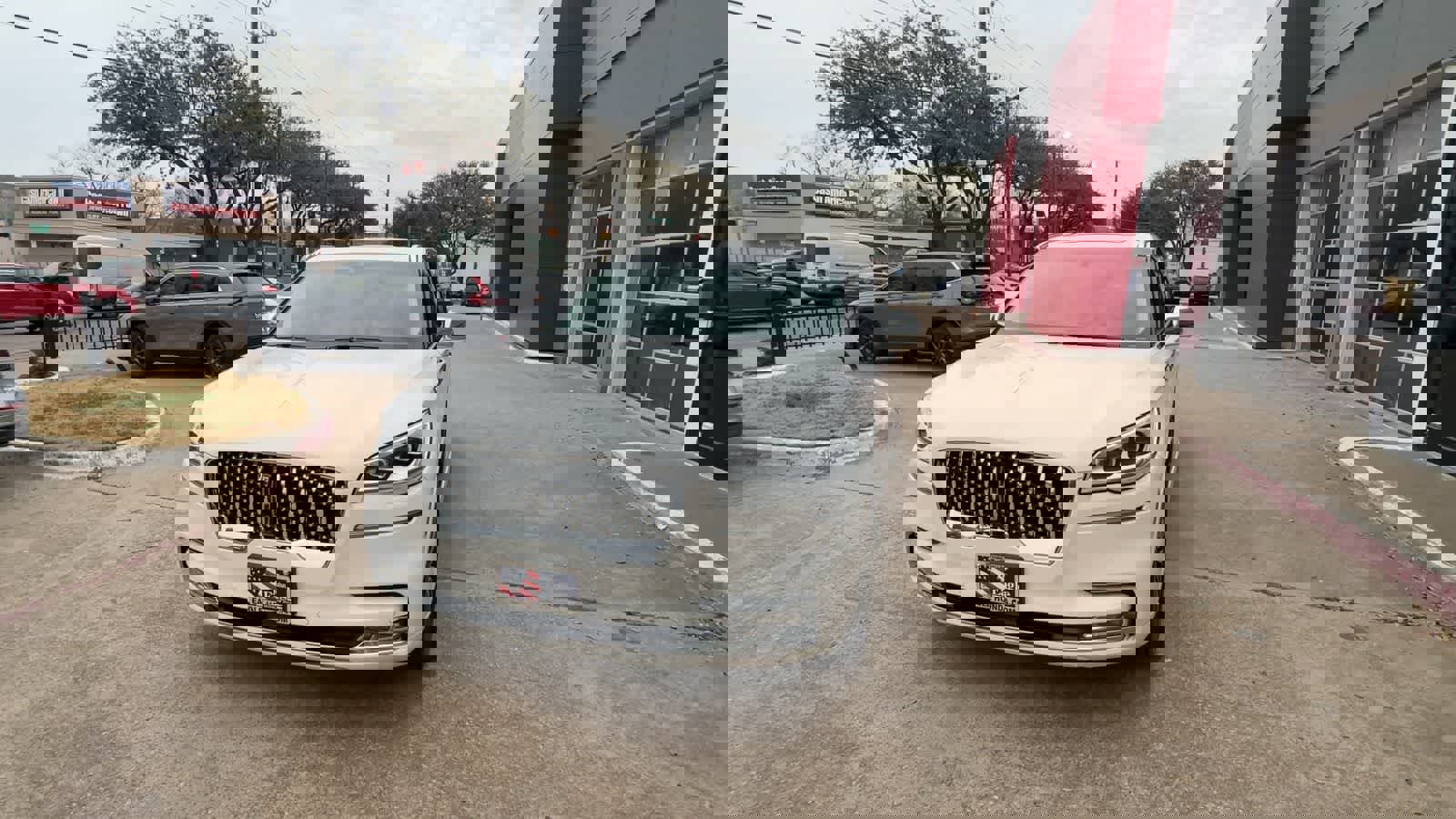 Used 2022 Lincoln Aviator Black Label w/ Dynamic Handling Package image 3