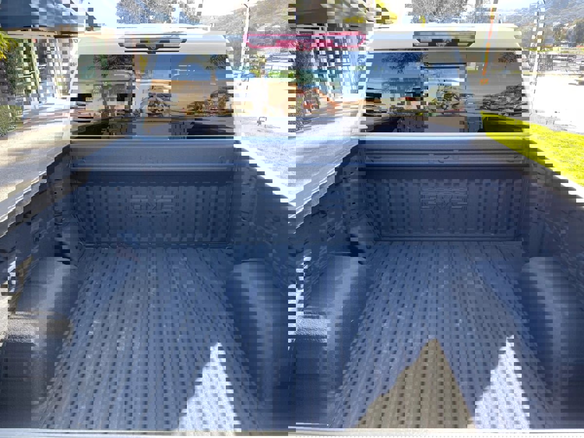 Used 2025 GMC Sierra 1500 AT4X image 7